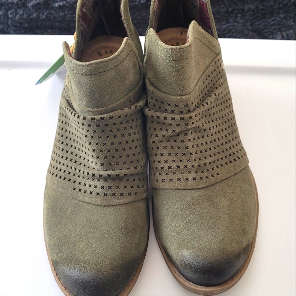 EARTH ORIGINS ANKLE BOOTIES - MOSS GREEN